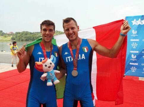 Il due senza Ferrarese Ustolin vincitore della medaglia d'argento alle Universiadi 2015