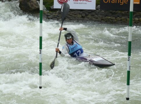 Stefanie Horn in azione agli Europei di Canoa Slalom in Slovacchia