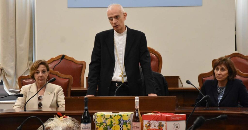 Il vescovo Raspanti in visita al Museo Religioso Diffuso di Castiglione ...