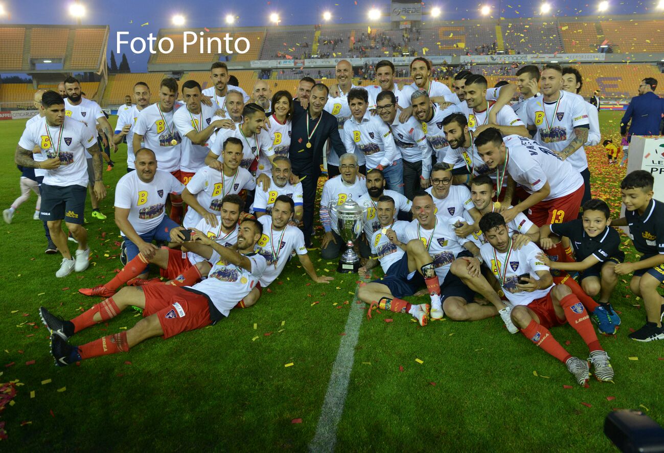 US Lecce premiazione serie C, foto Pinto