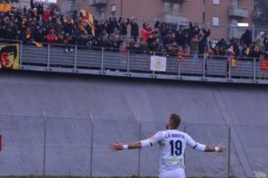 La Mantia dopo il gol, foto P. Pinto.