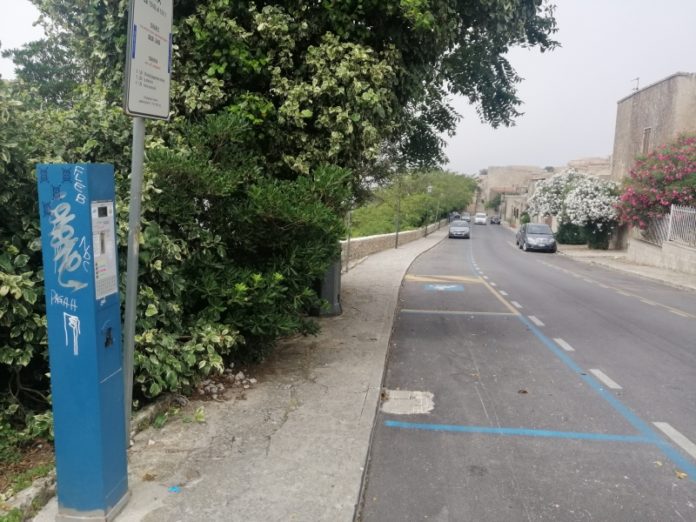 Erice_stalli_blu_parcometro_posteggi_pagamento