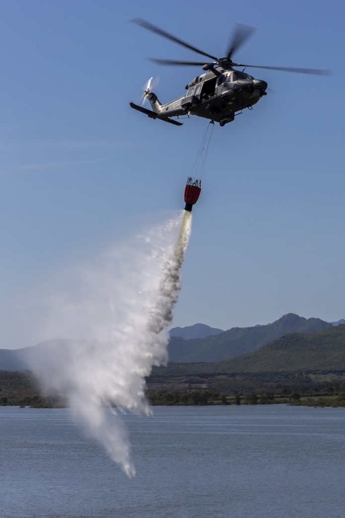 LANCIO_elicottero aeronautica_incendio