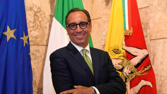 La giunta Schifani ha dato mandato all'assessore regionale alle Infrastrutture e alla mobilità Alessandro Aricò, di richiedere al Ministero per gli Affari europei per il Sud, le Politiche di coesione e per il Pnrr un finanziamento di 140 milioni per la fornitura di una seconda unità navale RO-PAX Classe A da adibire al trasporto di passeggeri, auto, mezzi pesanti, merci, anche pericolose e autocisterne sulla tratta Trapani-Pantelleria. 