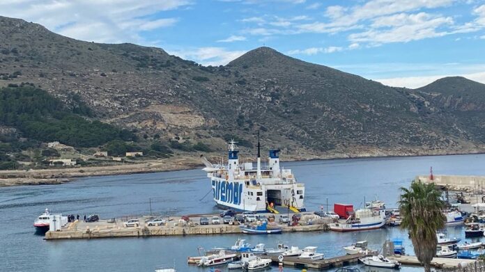 Il sindaco di Favignana Francesco Forgione ha ufficialmente chiesto all'Assessorato regionale delle Infrastrutture e della Mobilità la proroga, fino al 31 ottobre, degli orari estivi dei collegamenti marittimi da e per le Egadi.
