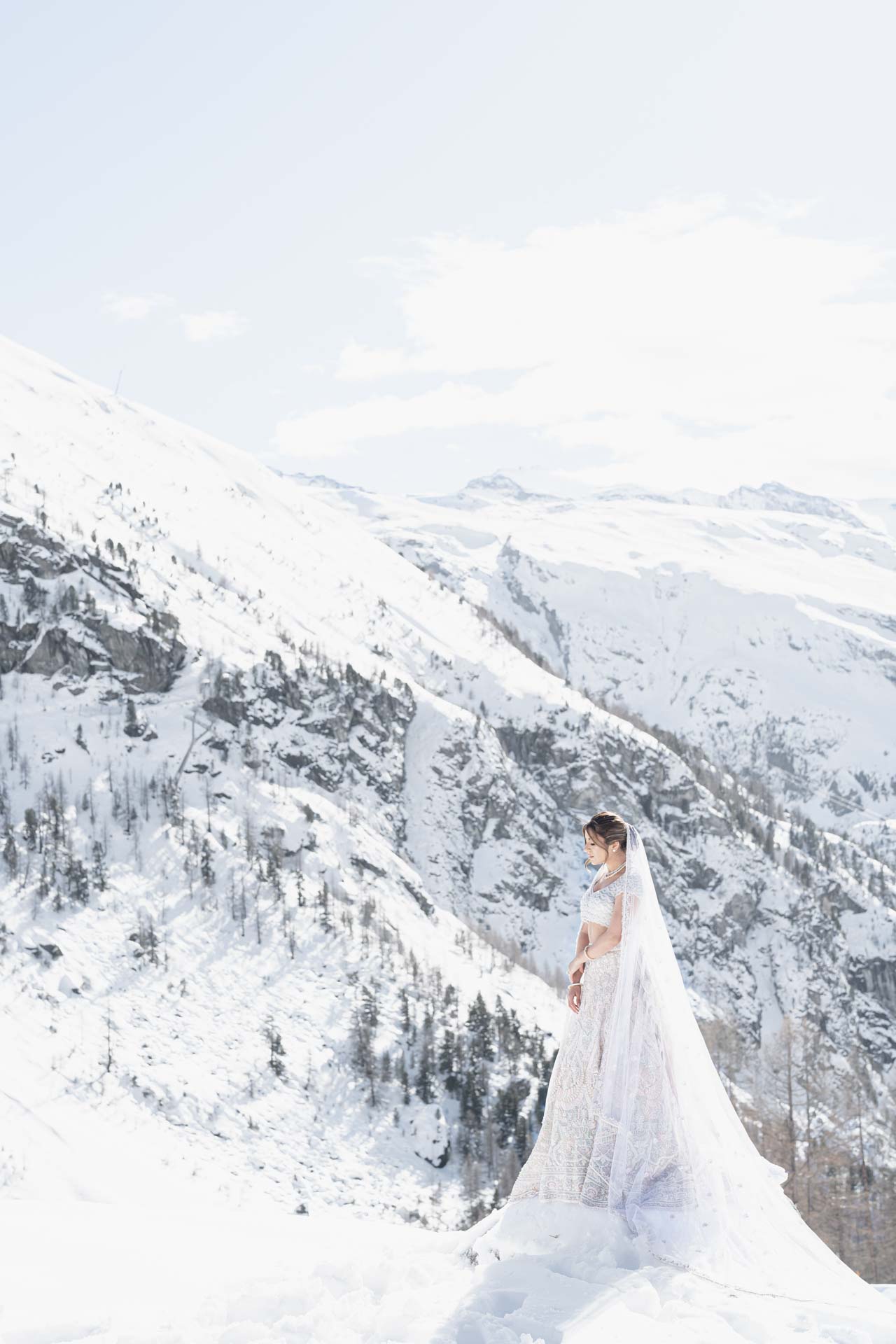 A wedding on the slopes of Matterhorn mountain, between the white of snow and the colors of India :: 2