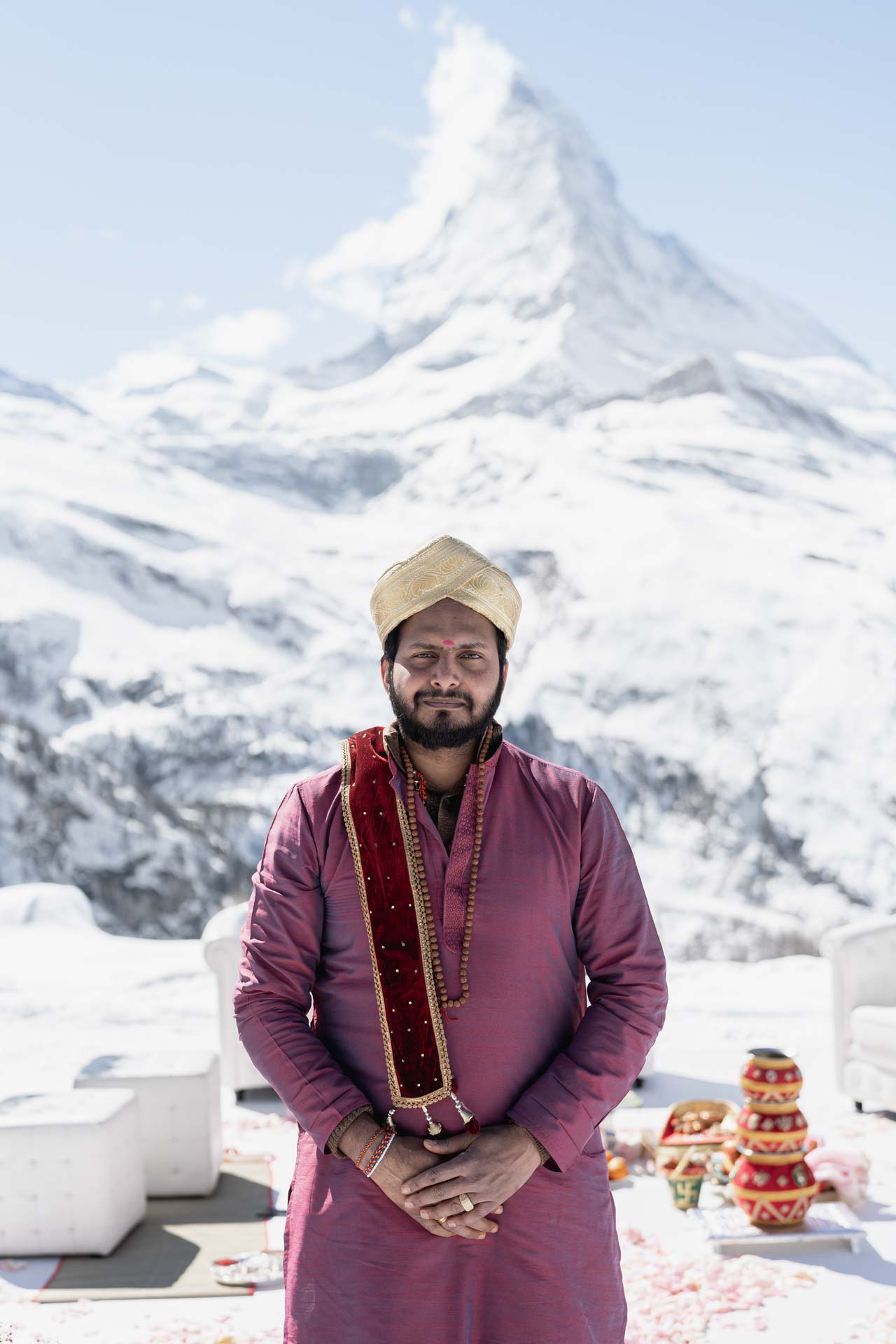A wedding on the slopes of Matterhorn mountain, between the white of snow and the colors of India :: 26