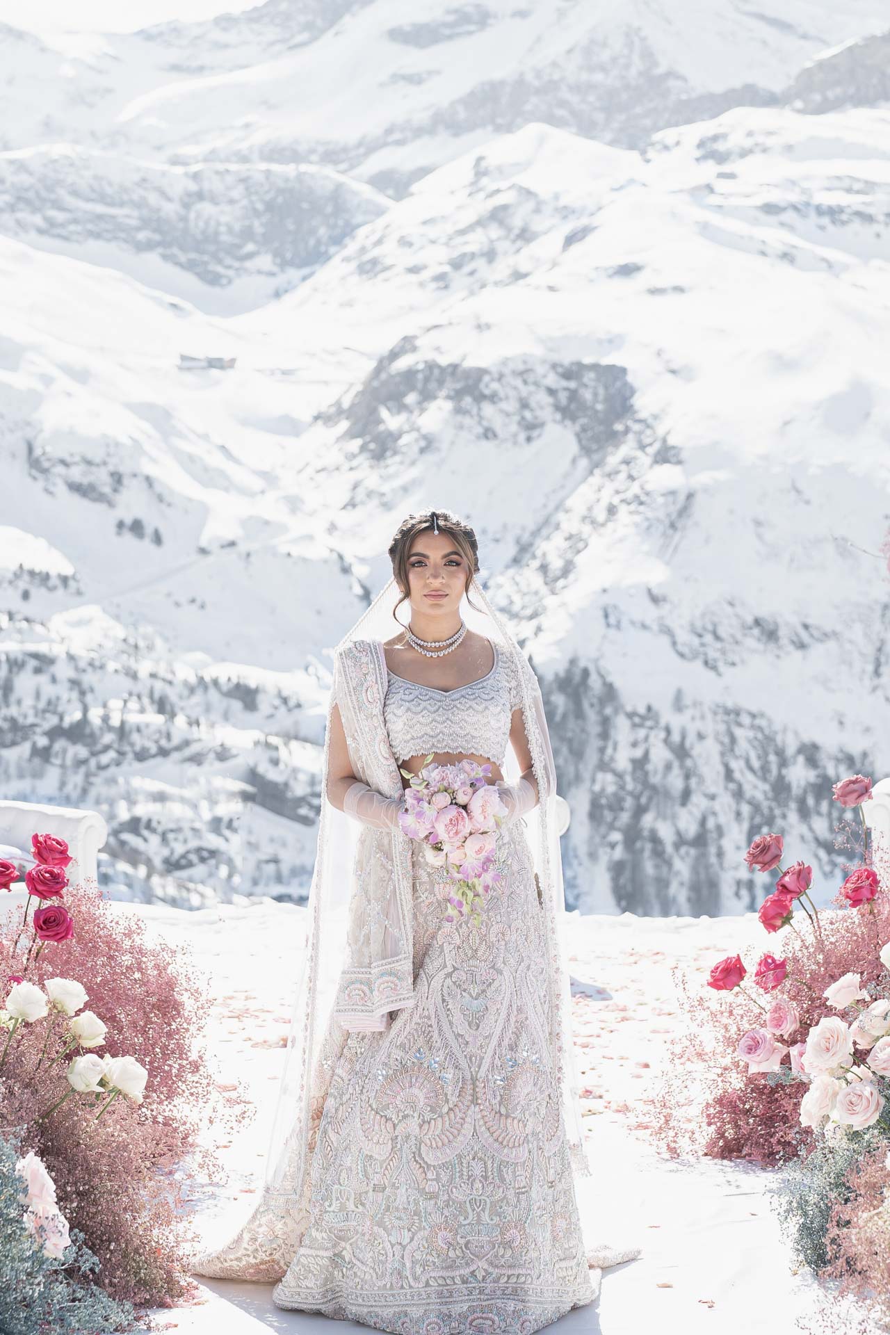A wedding on the slopes of Matterhorn mountain, between the white of snow and the colors of India :: 43