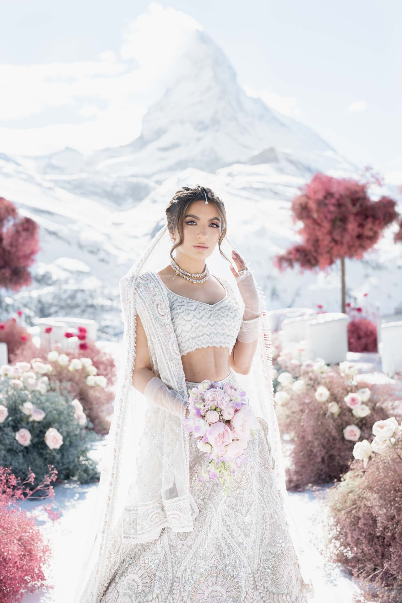 A wedding on the slopes of Matterhorn mountain, between the white of snow and the colors of India :: 45