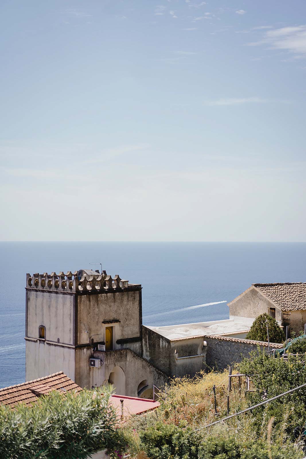 A stylish wedding in a historic cloister on the Amalfi Coast :: 1