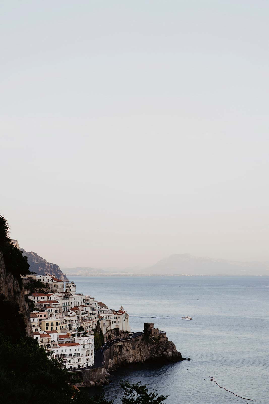 A stylish wedding in a historic cloister on the Amalfi Coast :: 28