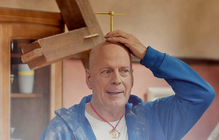 Bruce Willis diventa Doraemon (per spot)
