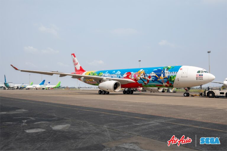 Gli aerei di Sonic e Persona nei cieli: la nuova partnership tra Sega, Atlus e AirAsia