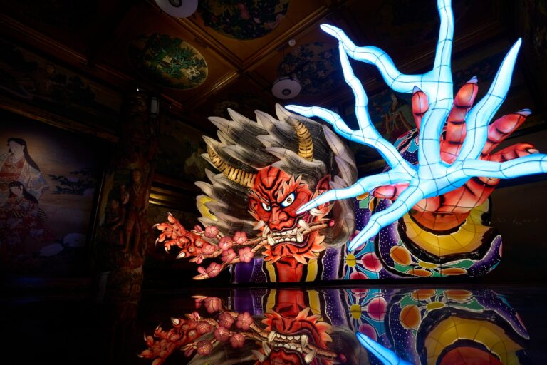 Riot of Demons trasforma l’hotel Gajoen Tokyo in una galleria infernale