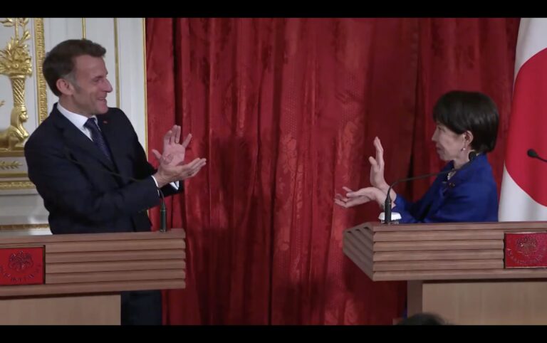 Giappone e Francia si scambiano il Kamehameha, Takaichi e Macron omaggiano Dragon Ball in conferenza stampa
