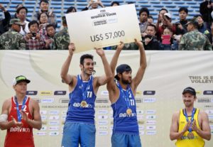 (140503) -- SHANGHAI, May 3, 2014 (Xinhua) -- Gold medalists Italy's Paolo Nicolai (2nd L) and Daniele Lupo (3rd L) celebrate during the awarding ceremony for the men's event of 2014 FIVB Beach Volleyball World Tour Shanghai PPTV Grand Slam in Shanghai, east China, May 3, 2014. (Xinhua/Jiang Kehong)