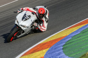 104342-23-959_panigale_actions390
