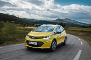 No range anxiety: The new Opel Ampera-e revolutionizes electro-mobility.