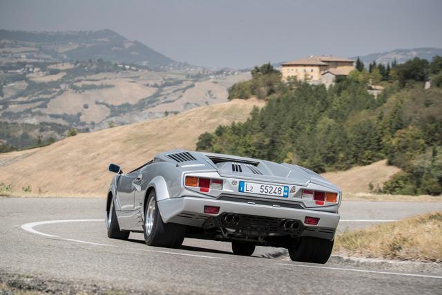 Lamborghini LM002