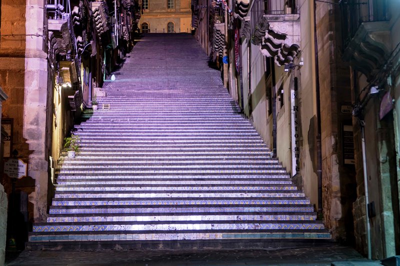 la Scalinata di Santa Maria del Monte a Caltagirone - 1