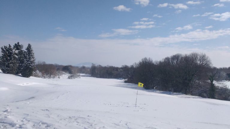 La buca 18 del Golf Nazionale dopo la nevicata