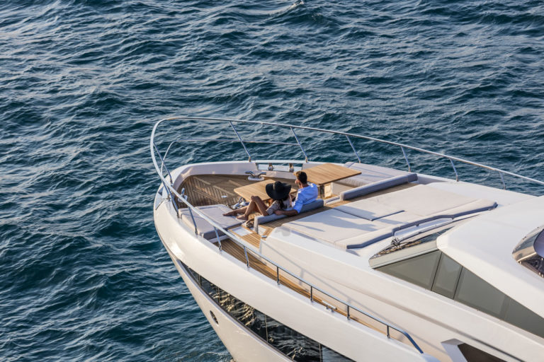 Ferretti Yachts 920