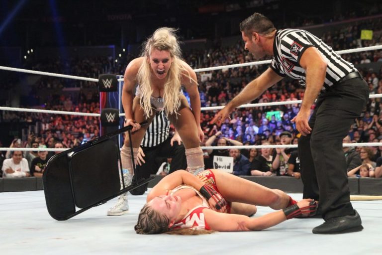 Charlotte Flair vs Ronda Rousey (12)