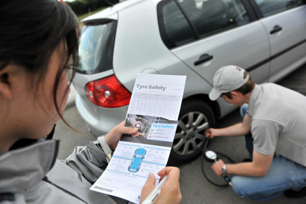 controllo pressione pneumatici