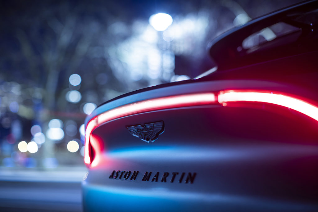 aston-martin-dbx-