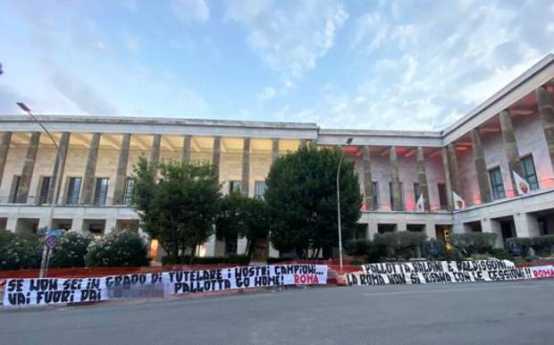 Striscioni Roma contro Pallotta