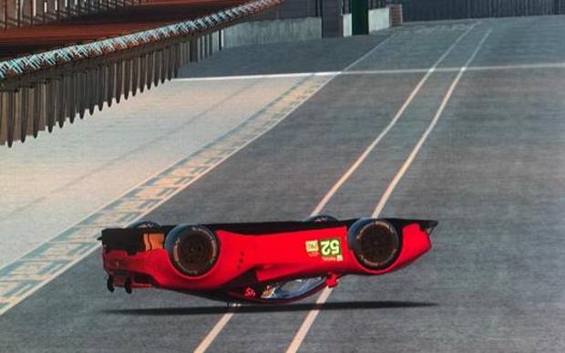 Charles Leclerc macchina cappottata 24 ore Le Mans Virtual