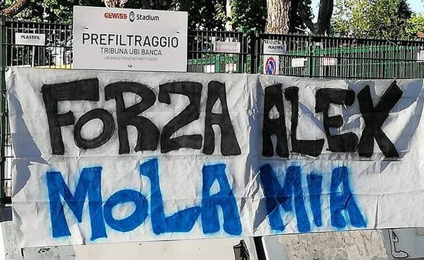 'Forza Alex Mola Mia' striscione tifosi Atalanta