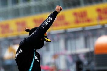 Hamilton pugno podio