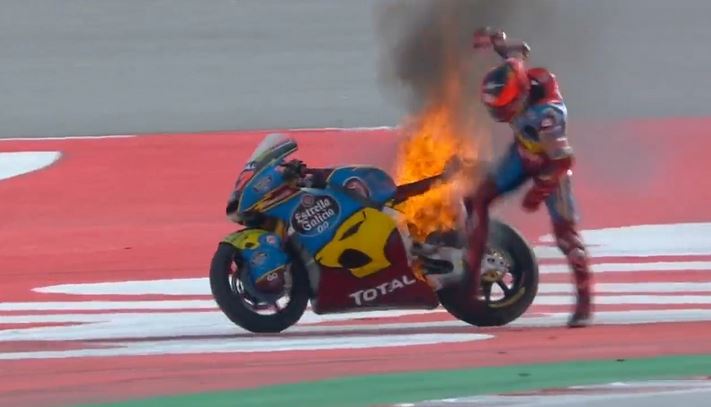 Augusto Fernandez moto prende fuoco Moto2