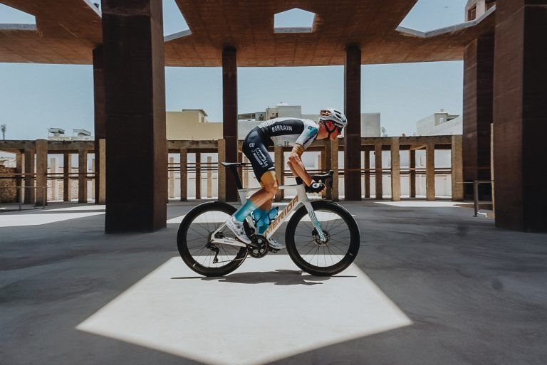Bahrain Victorious bici e kit Tour de France