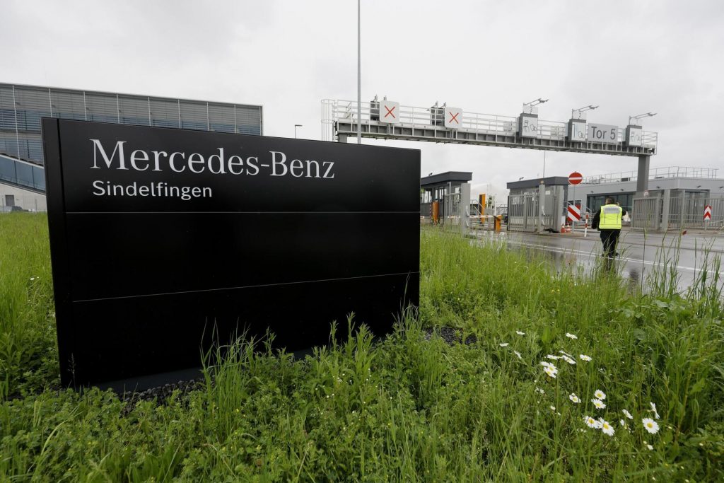 Spari fabbrica Mercedes a Sindelfingen