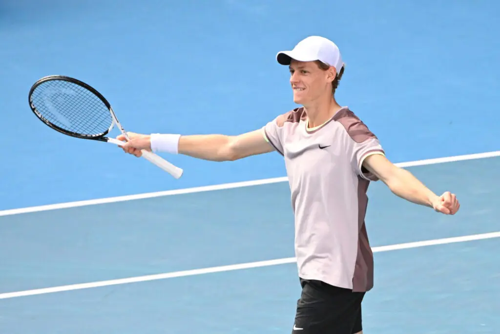 La rivoluzione calma di Jannik Sinner: la vittoria contro Djokovic agli  Australian Open è un capolavoro del tennis - Il Fatto Quotidiano