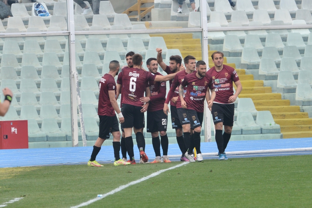 Il Pontedera è salvo e guarda interessato alla zona playoff. Ma i