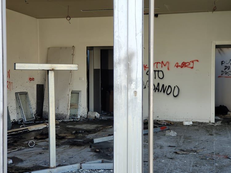 Bari, incendio a Japigia: la Polizia Locale sulle tracce di 6 minorenni. Ci sono anche delle ragazze