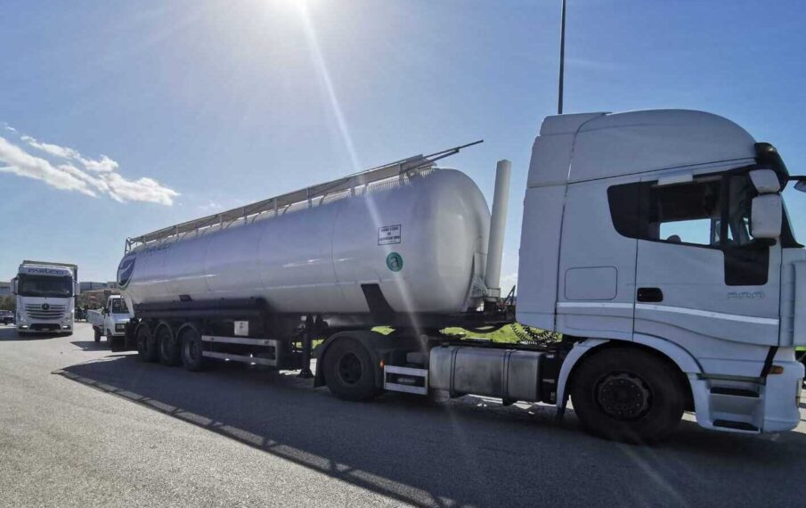Caro bollette, autotrasportatori bloccano svincolo della SP 231 ad Andria: proteste anche per aumento pedaggi