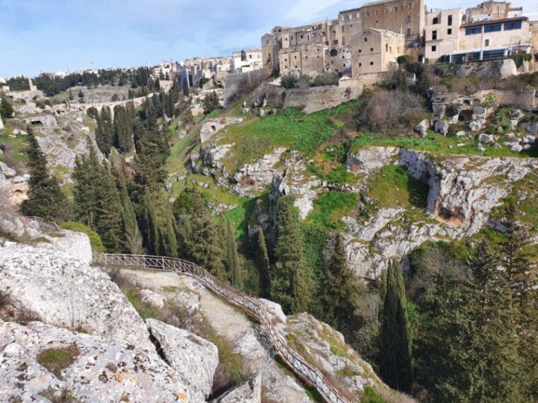 Gravina come Castelmezzano: idea Volo dell’Angelo. “Qui dell’Arcangelo, in onore di San Michele”