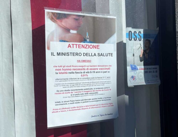 “Rischio morte da vaccino per i bambini”: a Santeramo il caso delle locandine ‘No vax’