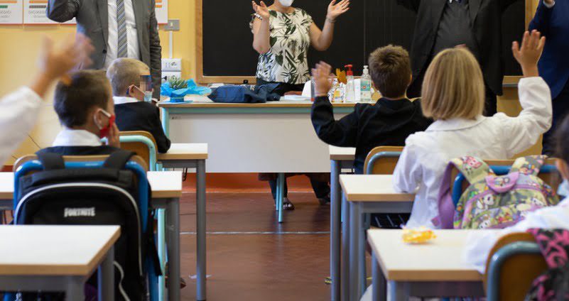 Scuola, positivi e mascherine: domande e risposte sulle nuove regole