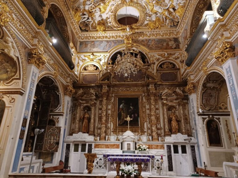 Con il FAI nella chiesa Santi Cosma e Damiano: aperto al pubblico il gioiello barocco di Conversano