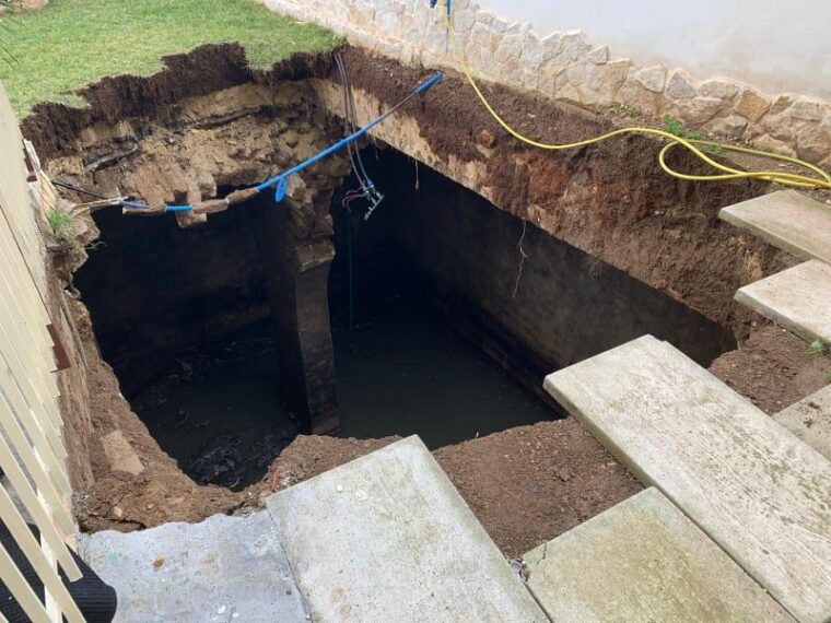Boato nella notte a Rutigliano, nel giardino del condominio si apre una voragine – FOTO