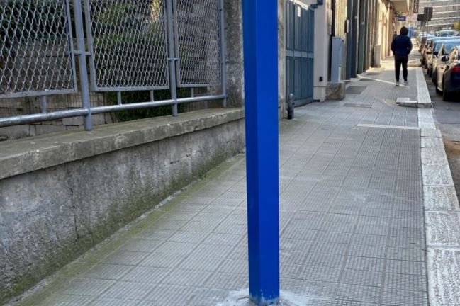 Altamura, pali per tabelloni pubblicitari diventano barriere architettoniche