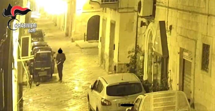Incendiò due auto a Molfetta: piromane condannato a un anno e sei mesi