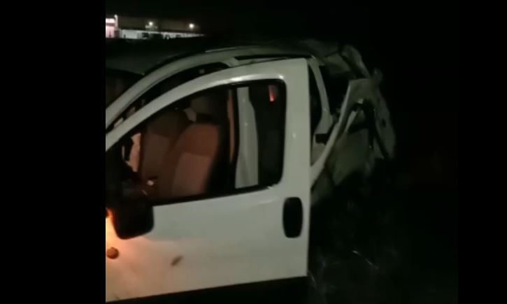Con 9 ragazzi a bordo si ribalta sulla Conversano-Rutigliano, tutti feriti: grave una ragazza