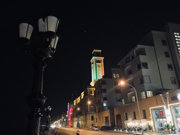 Earth Hour, Bari spegne i lampioni del lungomare per un’ora: è la lotta al cambiamento climatico