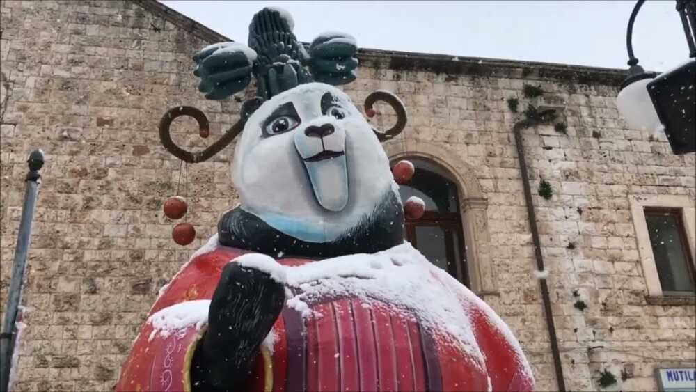 Putignano, l’ultimo giorno di Carnevale regala un paesaggio innevato – VIDEO